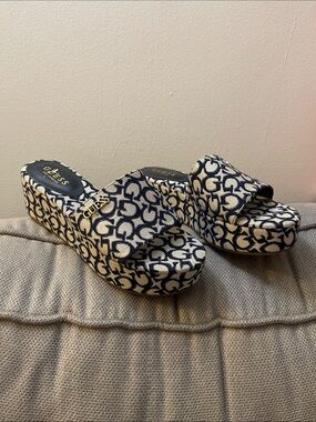 GUESS Navy & Cream Monogram Platform Slides